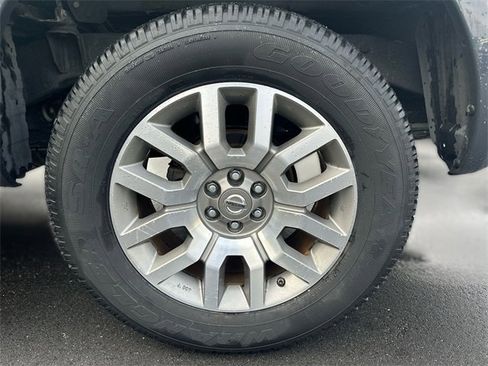 Used 2012 Nissan Frontier SL image 10