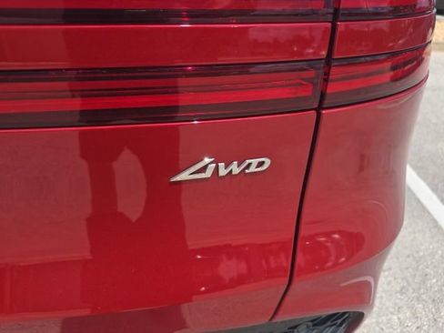 Used 2025 Genesis GV70 2.5T AWD/4WD image 7