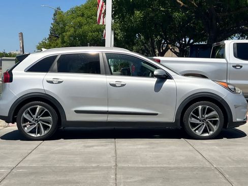 Used 2018 Kia Niro Touring w/ Paint Protection Package FWD image 9