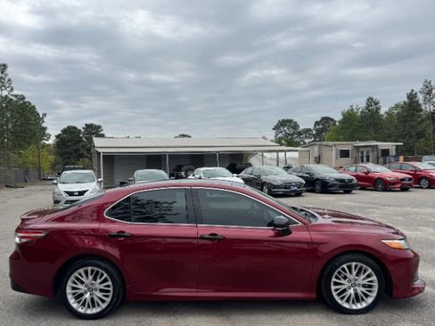 Used 2019 Toyota Camry XLE image 8