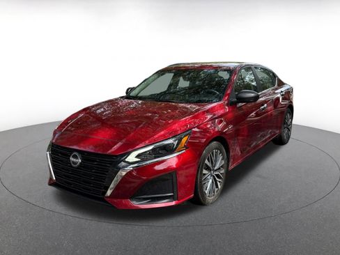 Used 2025 Nissan Altima 2.5 SV FWD image 3
