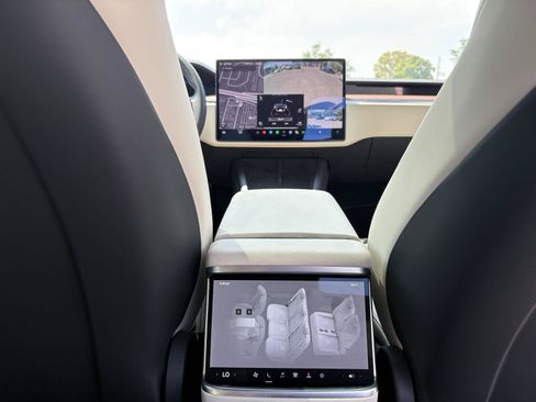 Used 2025 Tesla Model X AWD/4WD image 23