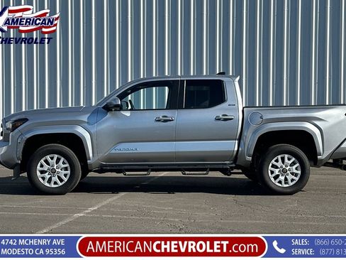 Used 2025 Toyota Tacoma SR5 AWD/4WD image 7