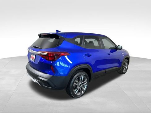 Used 2023 Kia Seltos LX image 7