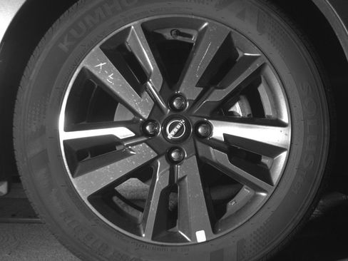 Used 2025 Nissan Versa SV FWD image 13