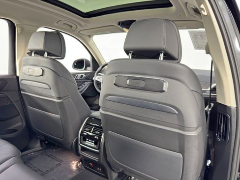 Used 2025 BMW X7 xDrive40i w/ Parking Assistance Package AWD/4WD image 40