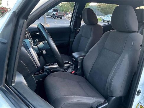 Used 2019 Toyota Tacoma TRD Off-Road image 25