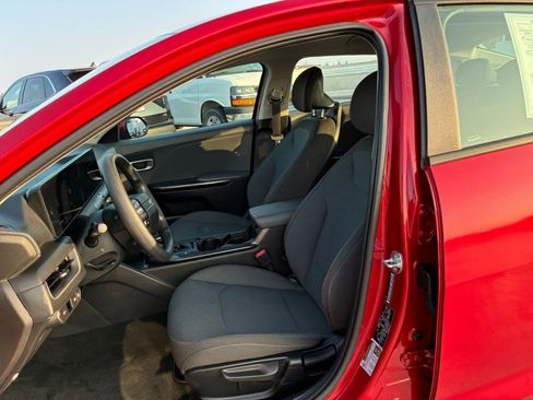 Used 2025 Kia K4 LXS image 27