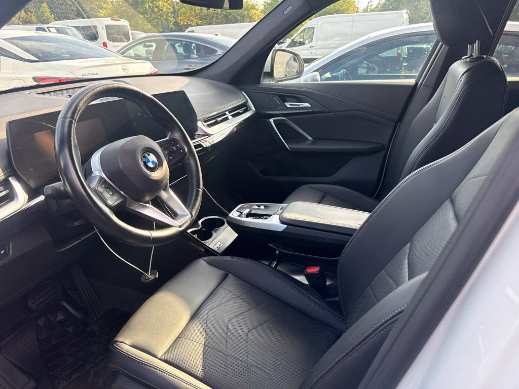 Used 2023 BMW X1 xDrive28i w/ Convenience Package AWD/4WD image 3