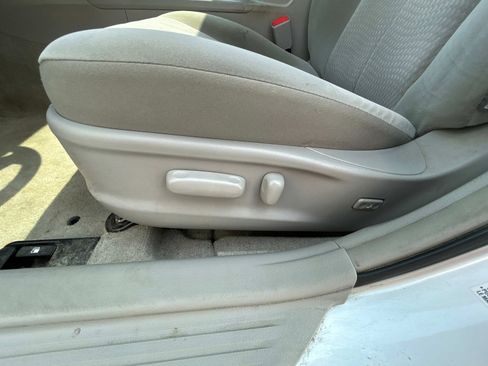 Used 2010 Toyota Camry LE image 20