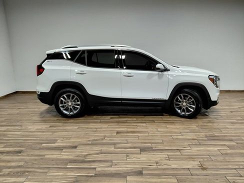 Certified 2024 GMC Terrain SLT image 17