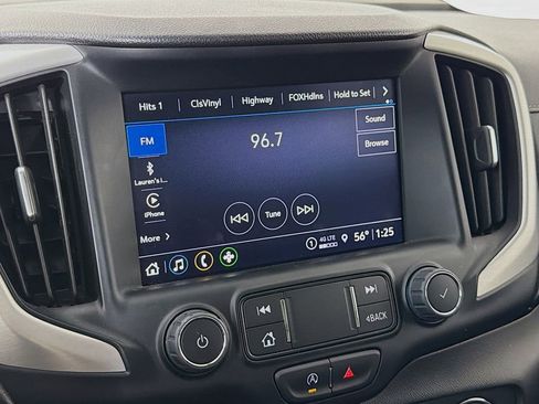 Used 2024 GMC Terrain SLT image 16