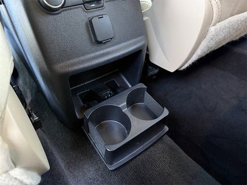 Used 2017 Ford Explorer XLT image 28