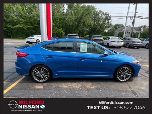 Used 2017 Hyundai Elantra Sport w/ Sport Premium Package 06 FWD image 5