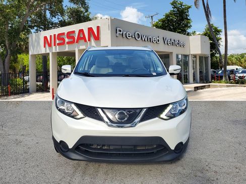 Used 2018 Nissan Rogue Sport SV image 2