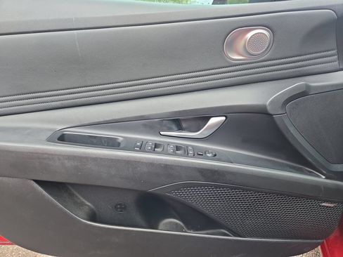 Used 2022 Hyundai Elantra Limited FWD image 17