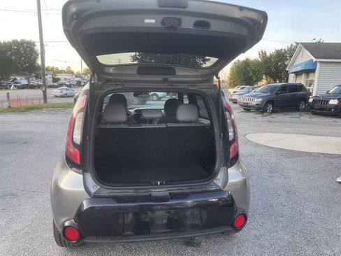 Used 2016 Kia Soul + FWD image 11