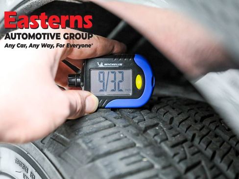 Used 2023 Toyota Venza Nightshade image 27