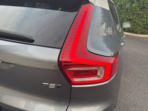 Used 2019 Volvo XC40 T5 Momentum AWD/4WD image 21