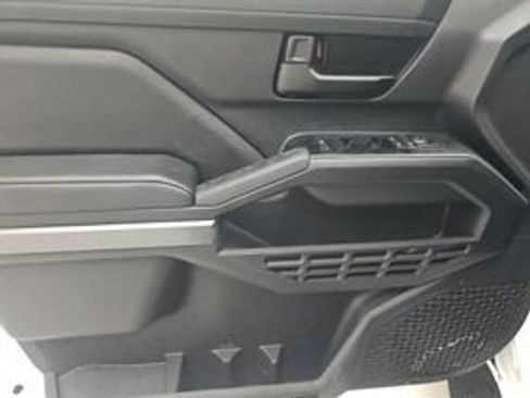 Certified 2026 Toyota Tacoma SR5 AWD/4WD image 9