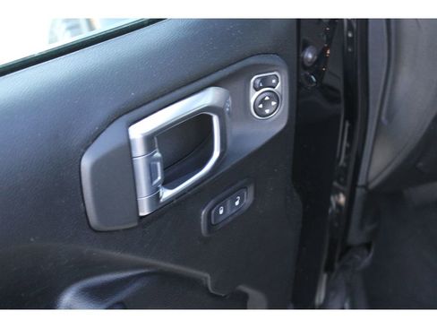 Certified 2022 Jeep Gladiator Rubicon w/ Cold Weather Group image 17