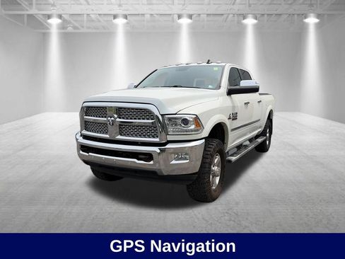 Used 2018 RAM 2500 Laramie w/ Convenience Group AWD/4WD image 2