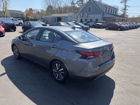 Used 2021 Nissan Versa SV FWD image 5