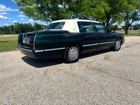 Used 1999 Cadillac De Ville Sedan w/ Comfort/Convenience Pkg image 21