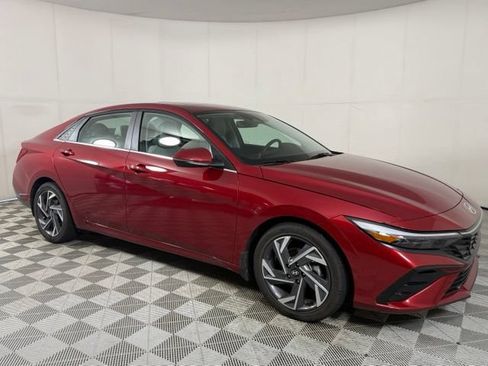 Used 2026 Hyundai Elantra Limited FWD image 11