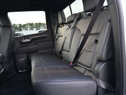 Used 2025 Chevrolet Silverado 1500 High Country image 30