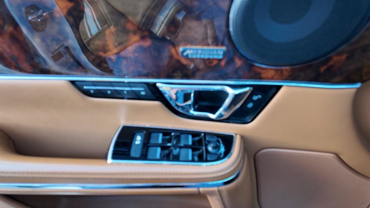 Used 2016 Jaguar XJ L Portfolio AWD/4WD image 8