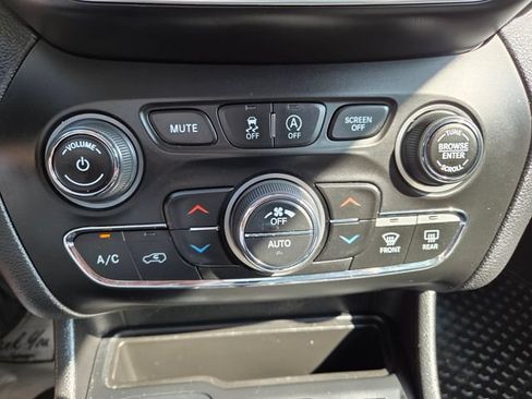 Used 2020 Jeep Cherokee Trailhawk w/ Cold Weather Group AWD/4WD image 31
