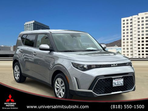 Used 2023 Kia Soul LX FWD image 1