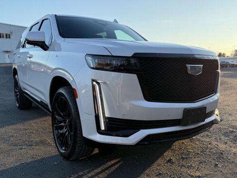 Certified 2023 Cadillac Escalade Sport w/ LPO, ONYX Package image 3