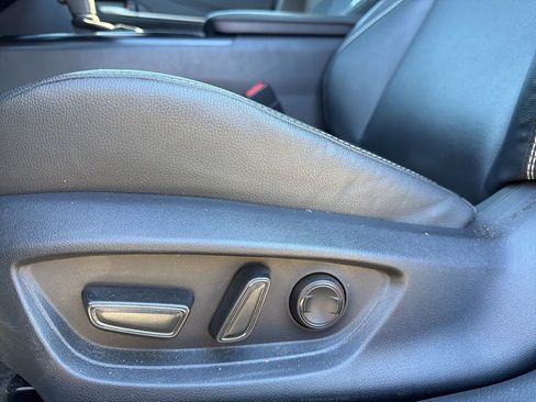 Used 2025 Toyota Camry SE w/ Convenience Package image 10