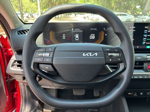 Used 2025 Kia K4 FWD image 27