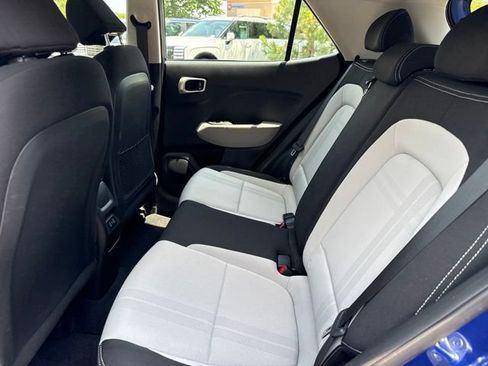 Used 2024 Hyundai Venue SEL FWD image 23