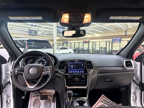 Used 2019 Jeep Grand Cherokee Altitude image 34
