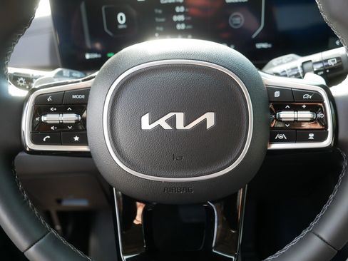 Certified 2025 Kia Carnival SX Prestige FWD image 25