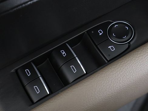 Used 2023 GMC Canyon Denali image 42