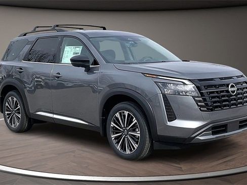 New 2026 Nissan Pathfinder Platinum image 2