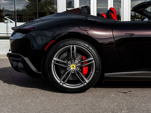 Used 2024 Ferrari Roma Spider image 17