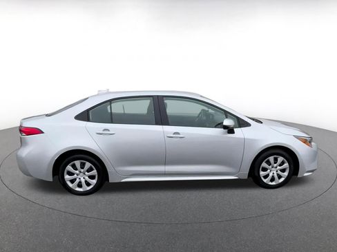 Used 2025 Toyota Corolla LE image 16