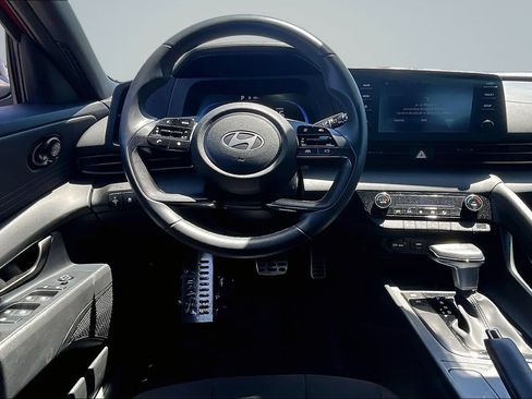 Used 2025 Hyundai Elantra Sport FWD image 8