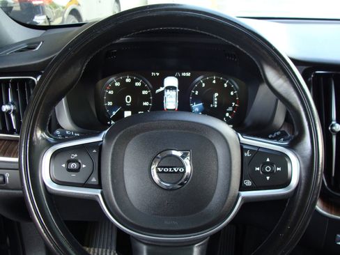 Used 2021 Volvo XC60 T5 Momentum w/ Premium Package AWD/4WD image 15