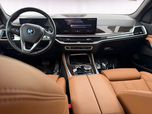 Used 2024 BMW X5 xDrive50e image 10