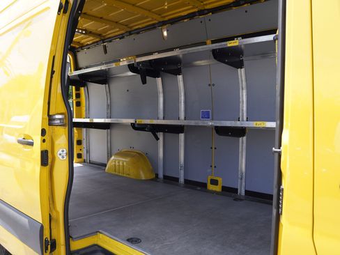 Used 2021 Mercedes-Benz Sprinter 2500 image 16