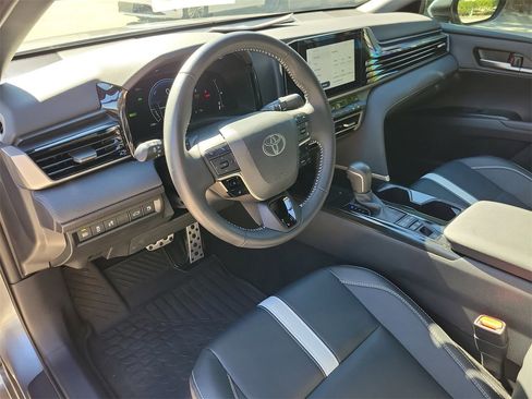 Used 2025 Toyota Camry SE image 16