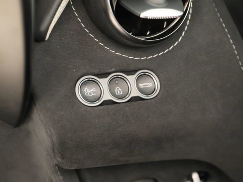Used 2024 McLaren 750S Spider RWD image 19