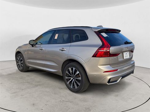 Certified 2025 Volvo XC60 B5 Plus image 28